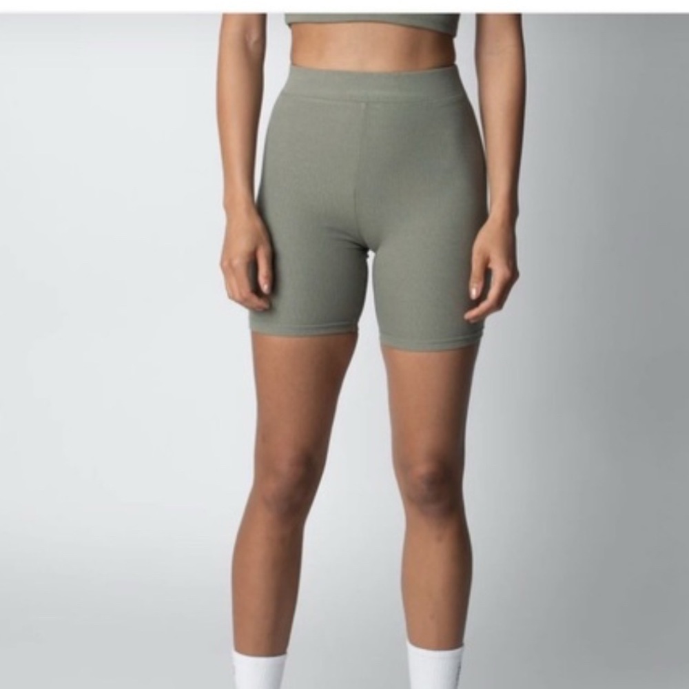 Talentless rib biker shorts size small brand new
